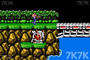 《魂斗罗》游戏截图3 《魂斗罗》游戏截图3