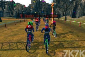 《山地车竞技赛》游戏截图1 《山地车竞技赛》游戏截图1