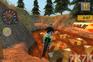 《山地摩托大赛》游戏截图1 《山地摩托大赛》游戏截图1