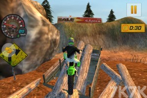 《山地摩托大赛》游戏截图2 《山地摩托大赛》游戏截图2