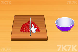 《莎拉做樱桃蛋糕》游戏截图3 《莎拉做樱桃蛋糕》游戏截图3