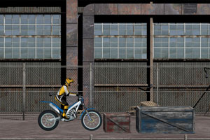 《摩托障碍大赛》游戏截图1 《摩托障碍大赛》游戏截图1