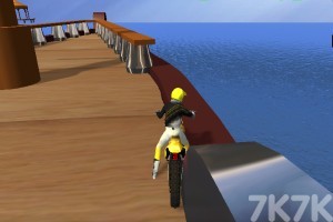 《特技摩托挑战赛》游戏截图1 《特技摩托挑战赛》游戏截图1