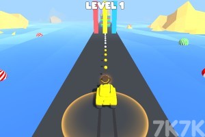 《彩色坦克冲刺》游戏截图1 《彩色坦克冲刺》游戏截图1