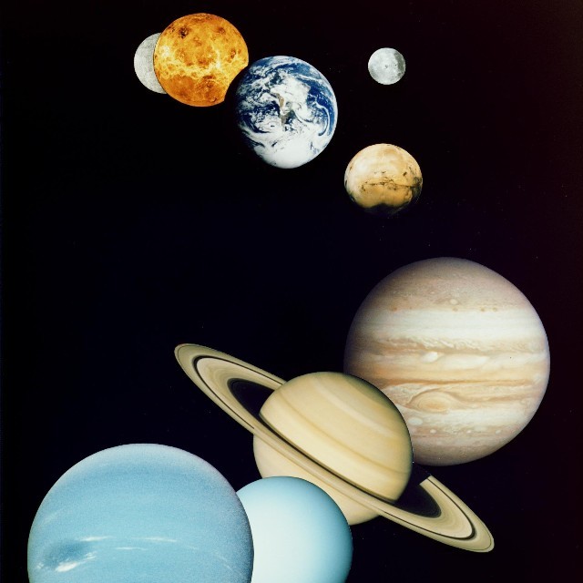 星球吞噬小游戏